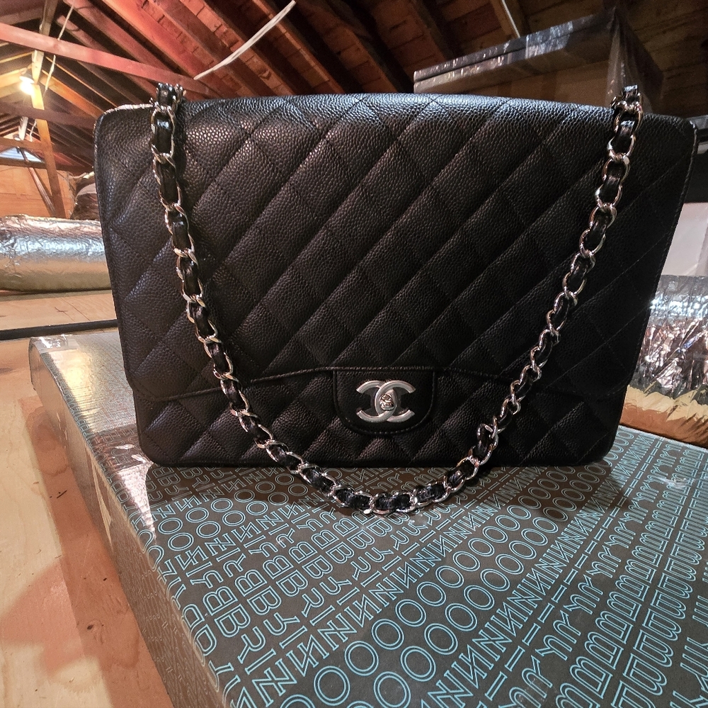 Chanel JUMBO FLAP AUTHENTIC Classic Black Quilted Shoulder Bag With Dustbag